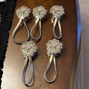 Garosa Amazon Magnetic Flower Curtain Tiebacks, Stretchy Wire Rope. Set of 5.
